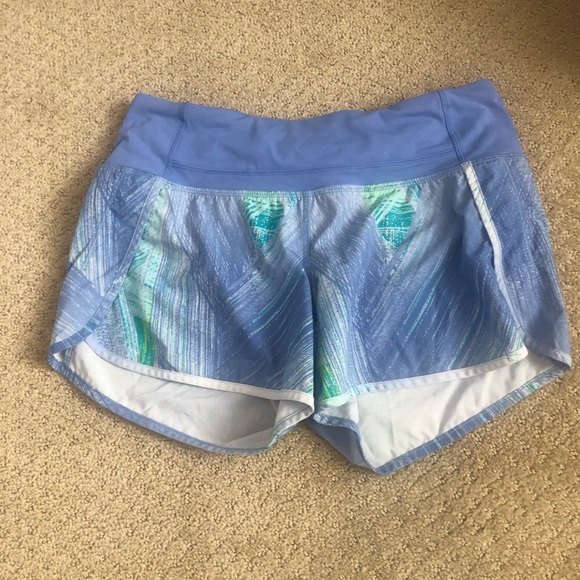 Lululemon shorts size 4 - Picture 1 of 4